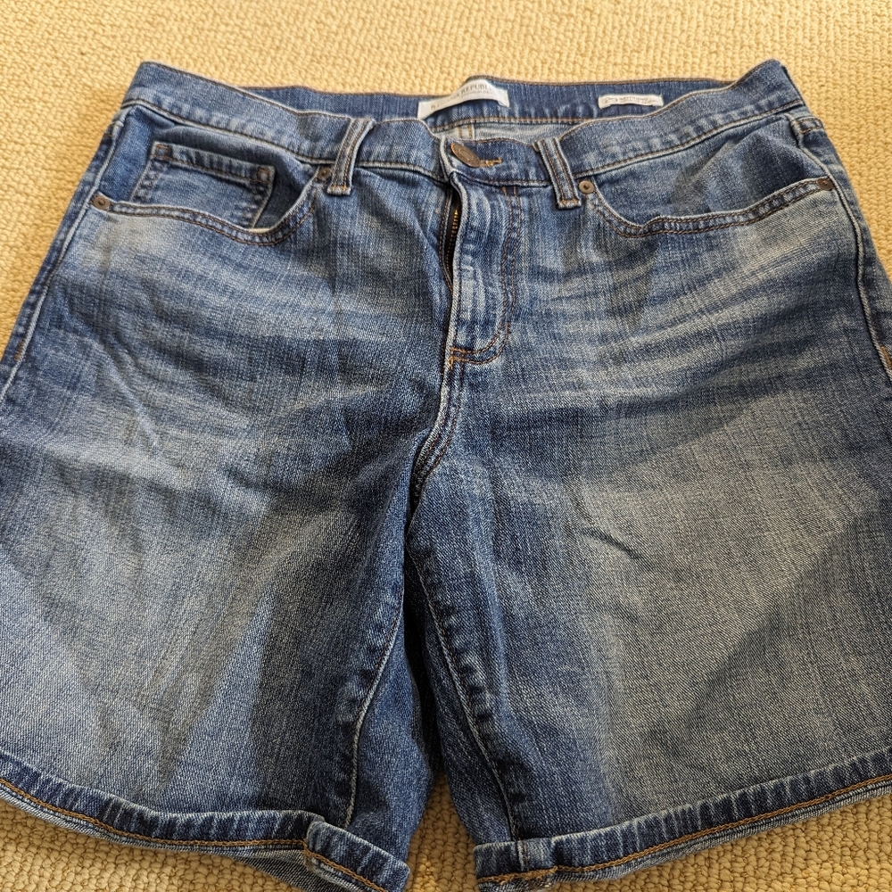 Banana Republic boyfriend Rolled Up Jean shorts size 39